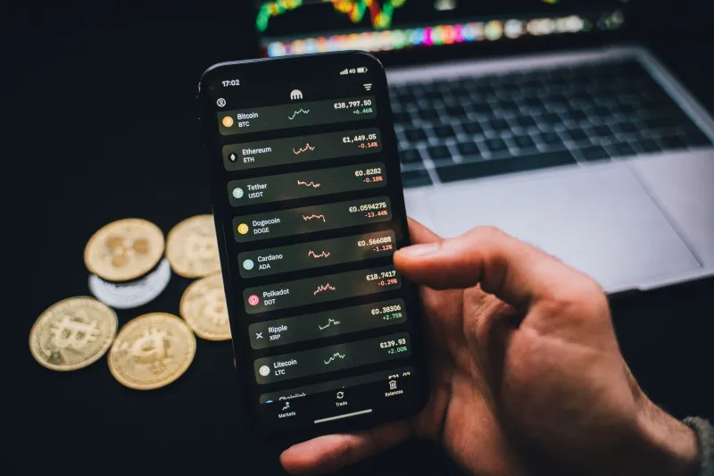 Pocket-Sized Power: How Crypto Betting Apps Are Lapping Traditional Sportsbooks on Speed, Fees, and Freedom